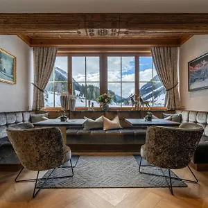 https://hotel-montanara.ischgl-hotels.net