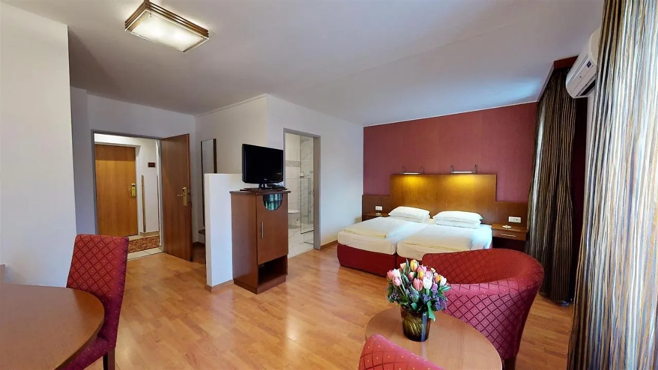Hotel Via Roma Solnohrad 4*,
